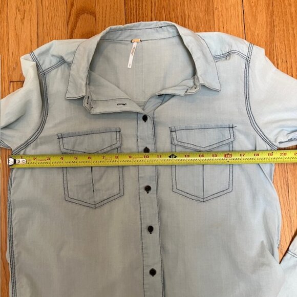 Free People 100% Cotton light blue button down size S - Picture 6 of 7